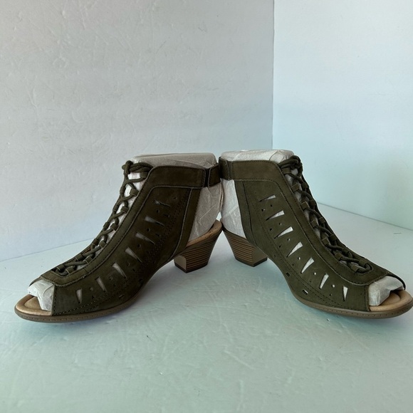 Earth Kristen NIB Open Toe Lave Up Heel Bootie Sandals Dark Olive NuBuck - Picture 3 of 9